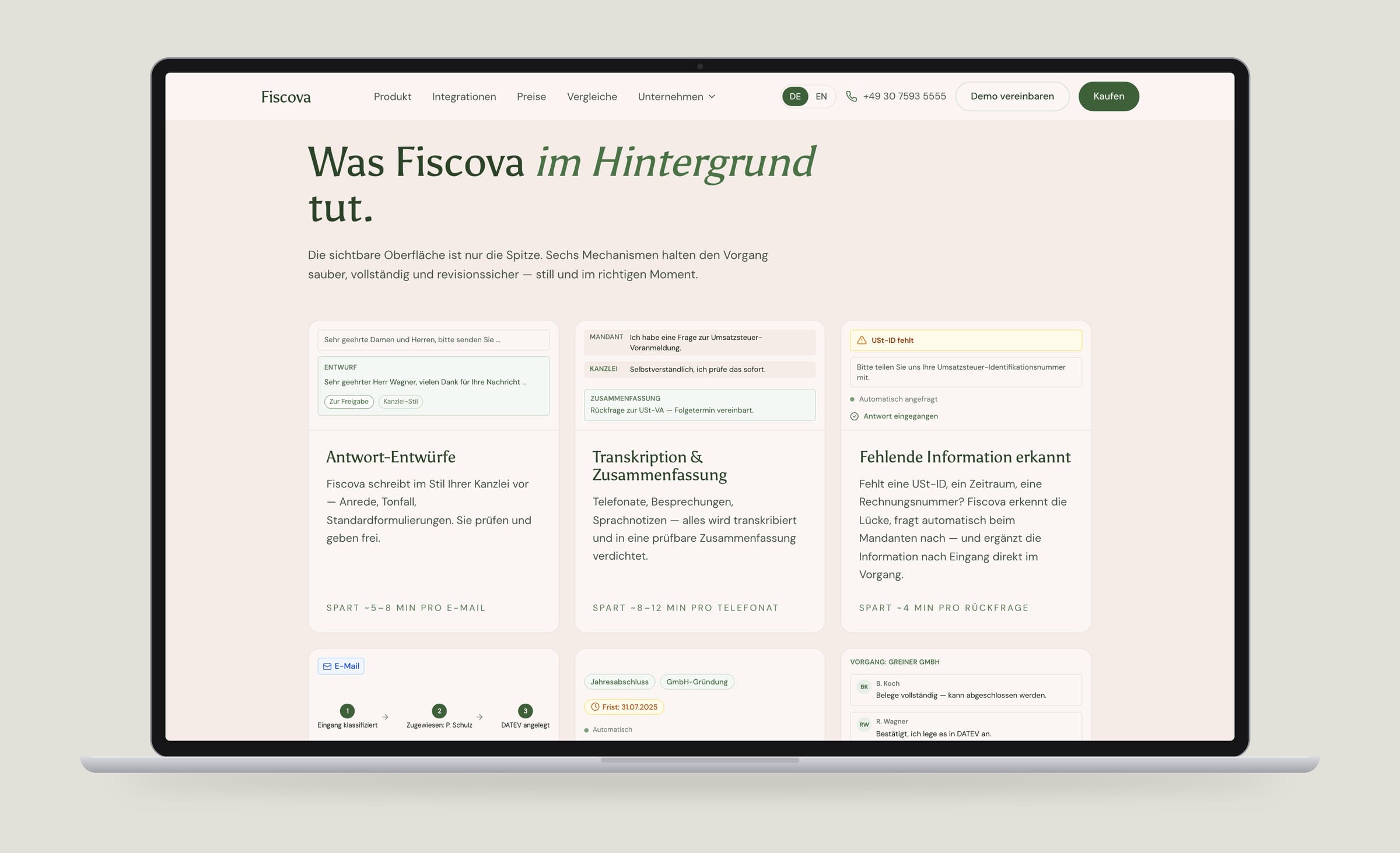 Section “Was Fiscova im Hintergrund tut” with six cards for reply drafts, transcription, missing information, automation, tagging and team chat