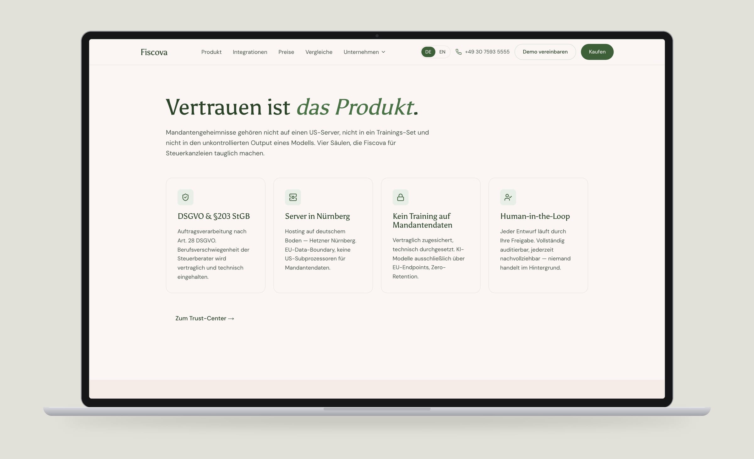 Trust section “Vertrauen ist das Produkt” with four cards: GDPR and §203 StGB, servers in Nuremberg, no training on client data, human in the loop